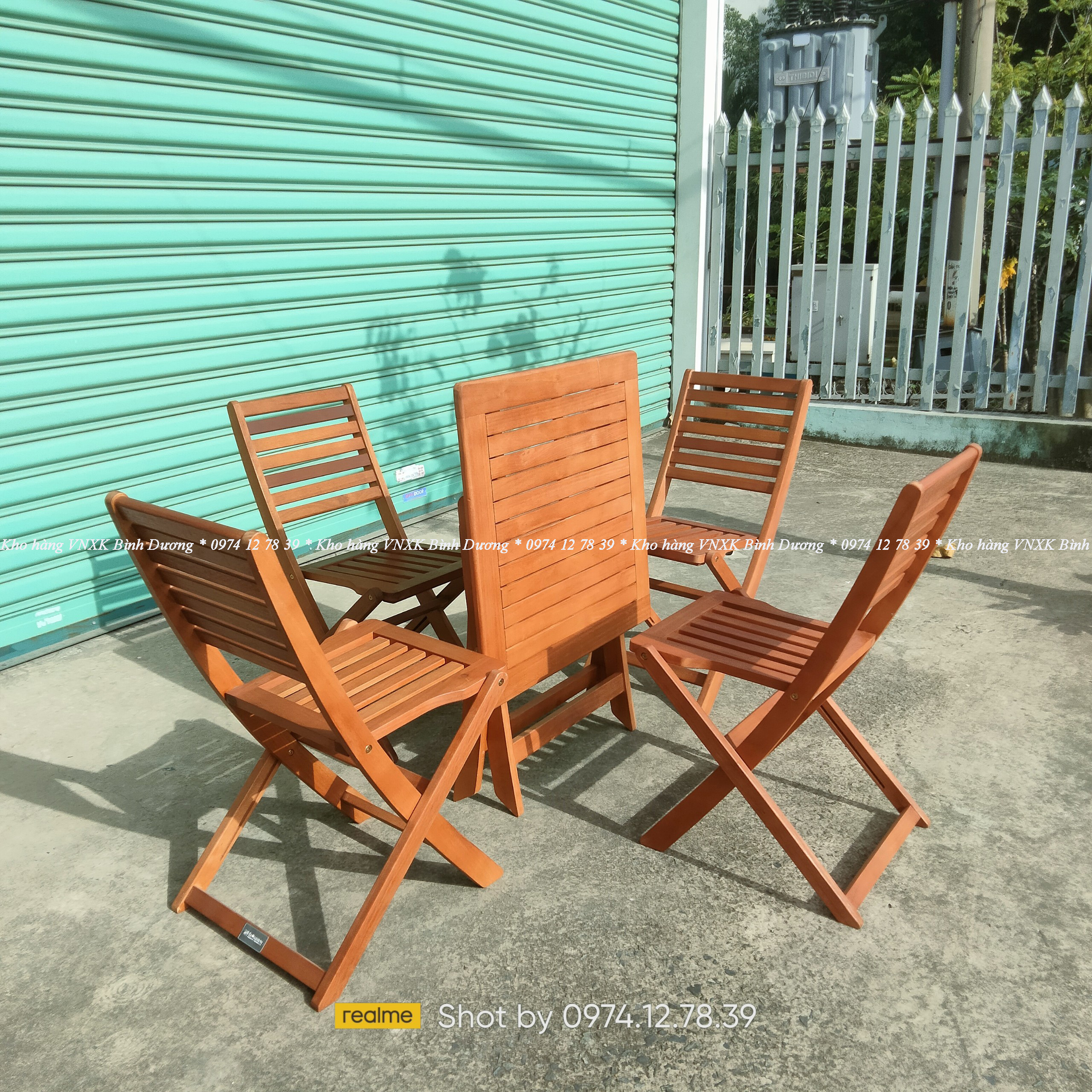 combo-ban-ghe-ngoai-troi-gap-xep-a705-sunfurn-1-ban-go-vuong-70cm-4-ghe-go-xep-khong-tay-bo-ban-ghe-san-vuon-gap-gon-tien-loi